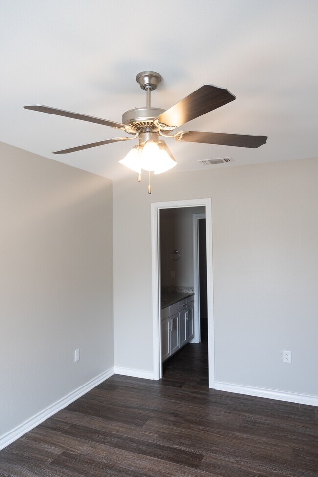 Foto del edificio - 330 N Pecan St