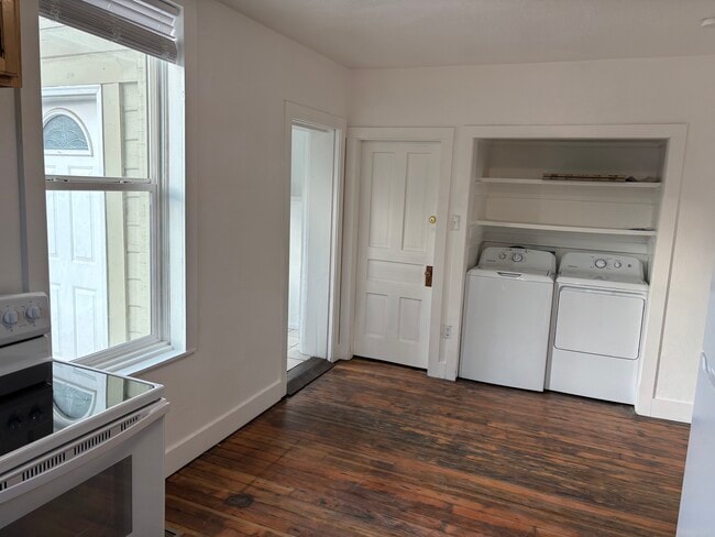 Building Photo - 245 N Main St