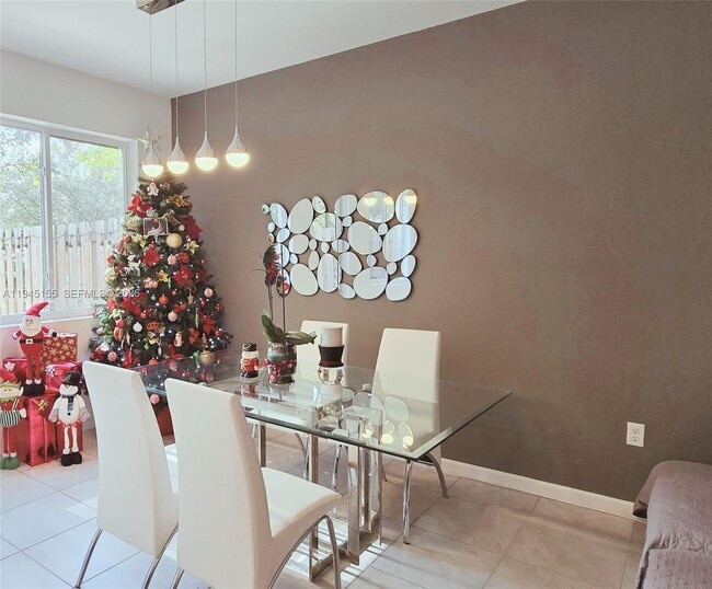 Foto del edificio - 1002 NW 208th Terrace