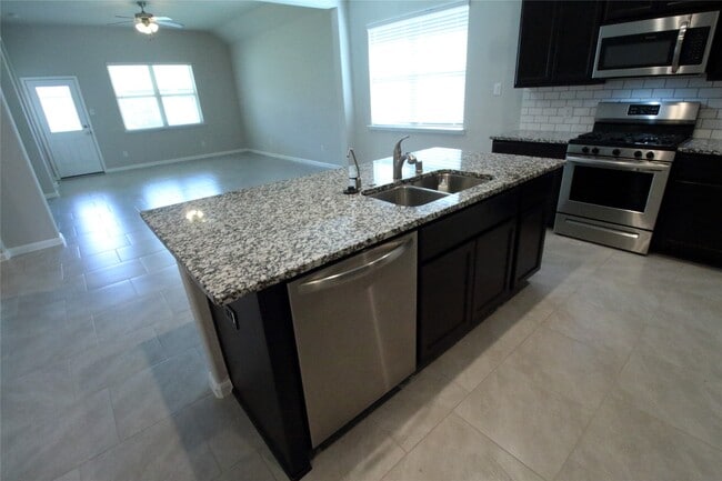 Building Photo - 4007 Prairie Landing Ln