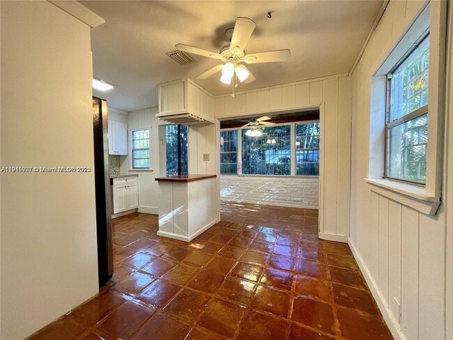 Building Photo - 5842 SW 60th St