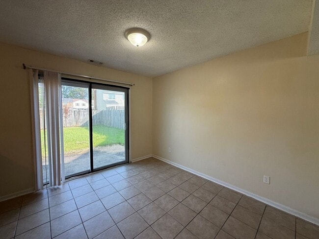 Building Photo - 609 Myrtlewood Cir