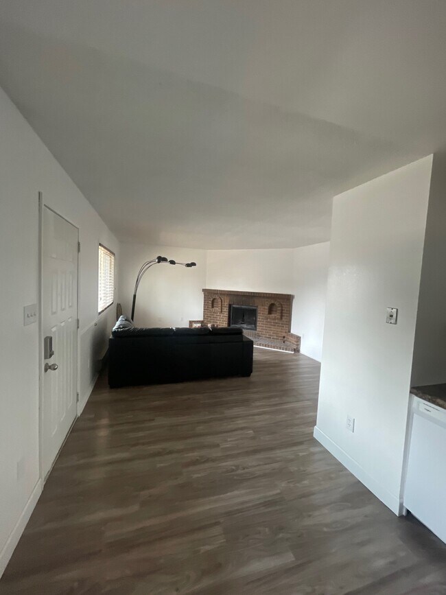 Foto del edificio - 5400 Imperial Ct