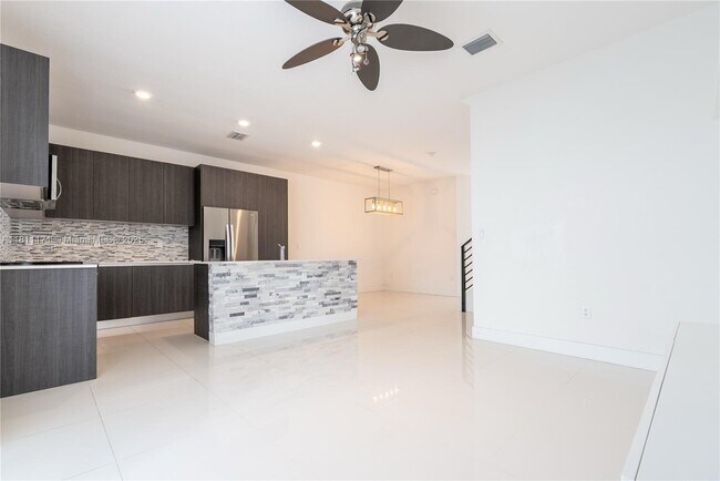 Foto del edificio - 481 SW 91st Ct