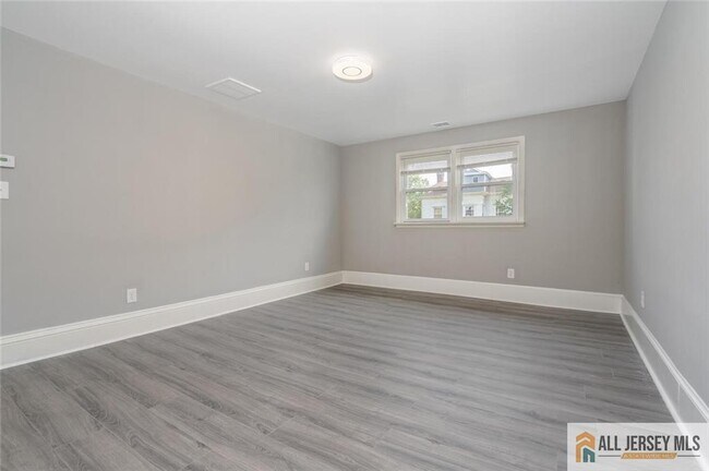 Foto del edificio - 153 Belvidere Ave