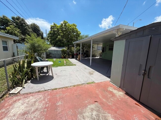 Foto del edificio - 974 SE 1st St
