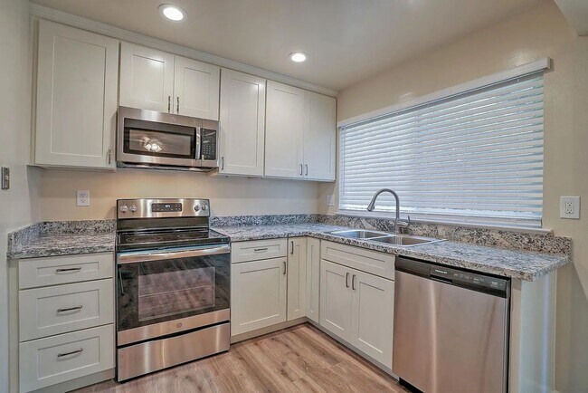 Foto del edificio - Updated Duplex