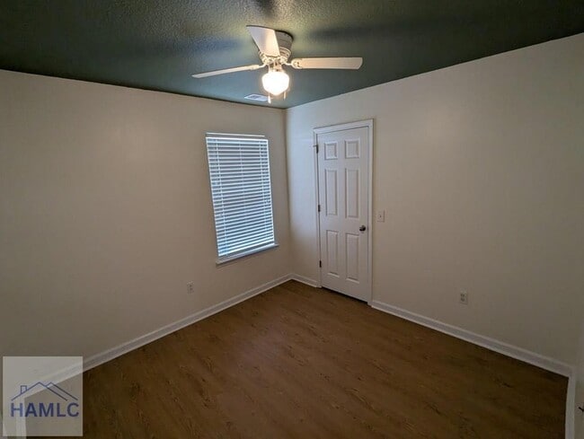 Building Photo - 130 Willow Oak Dr