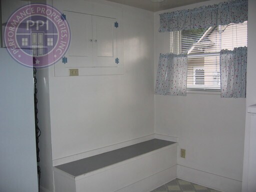 Foto del edificio - Lovely Beaumont Bungalow With Large Fenced Backyard!!