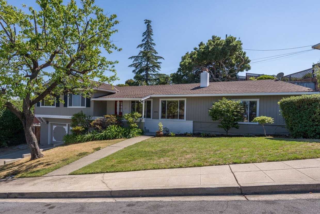 Primary Photo - Desirable Farm Hill Estates Neighborhood