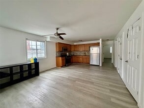 Building Photo - 1-99 Cross Bay Pkwy