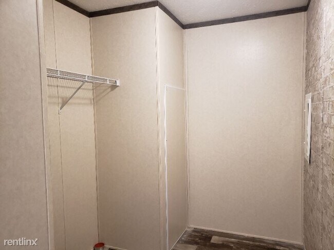 Foto del edificio - 3 br, 2 bath Mobile Home - 144 W 14th St