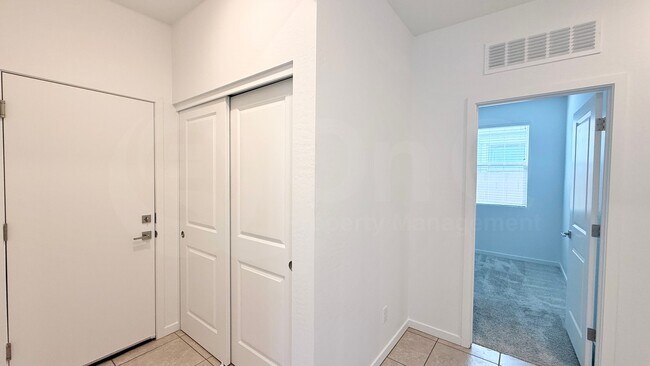 Foto del edificio - 40352 W Jenna Ln