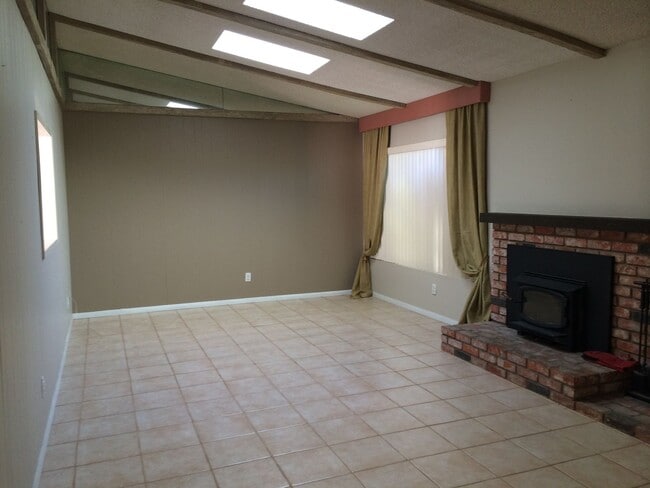 Building Photo - COMING SOON - ALLIED GARDENS-4 BEDROOM/2 B...