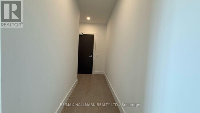 Building Photo - 6 Greenbriar Rd