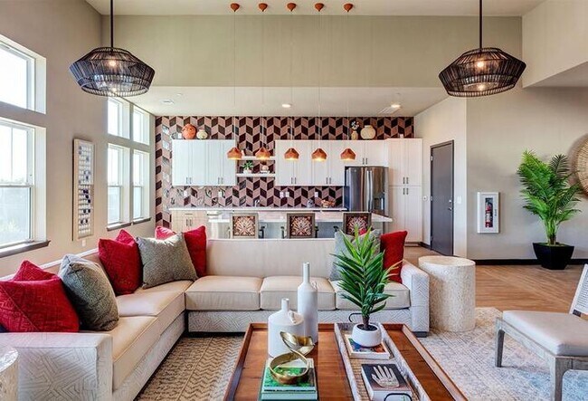 Foto del edificio - 4611 N Interstate 35 Frontage Rd