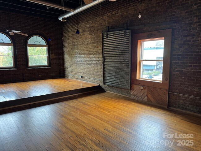 Foto del edificio - 110 Church St NW