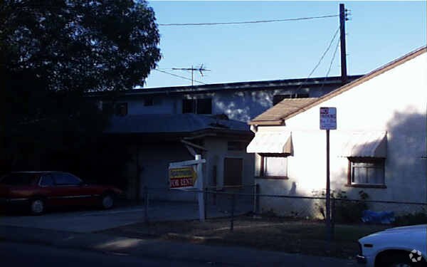 Building Photo - 6840 Vesper Ave