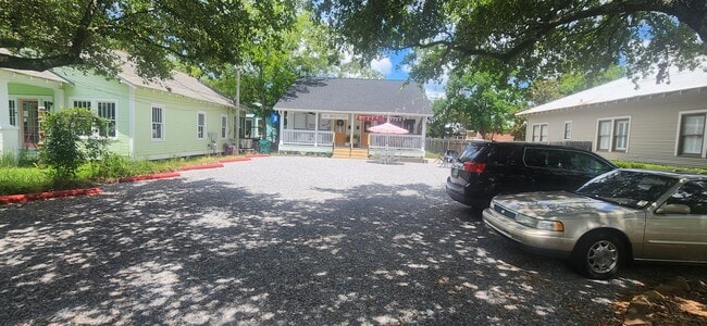 Building Photo - 526 Girod St