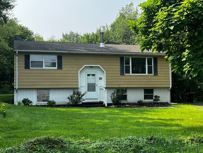 Building Photo - Updated 5 BR Raised Ranch in Amherst with ...