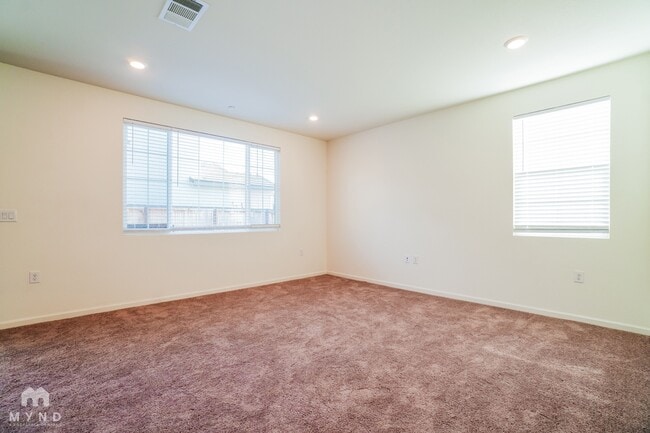 Foto del edificio - 676 Rosedale Wy