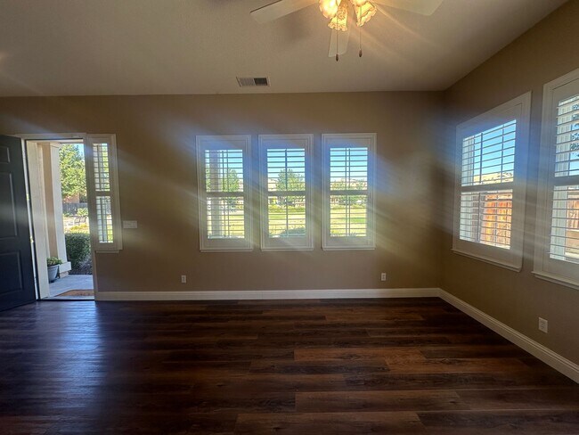 Foto del edificio - 9456 Vintner Cir