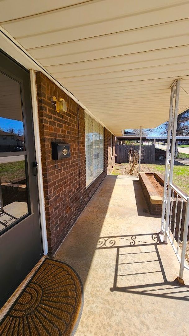 Foto del edificio - Darling 3 Bed 1.5 Bath 1 Car Garage in the Country Estates Addn Midwest City