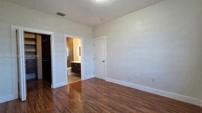 Foto del edificio - 17820 NW 73rd Ave