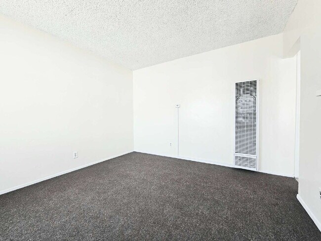 Foto del edificio - Spacious 1-Bedroom Home with Large Yard!!!