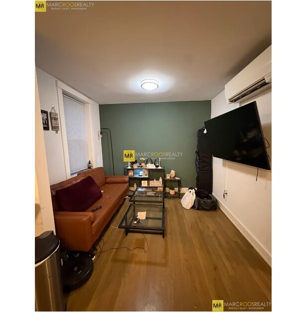 Building Photo - 5 N Margin St