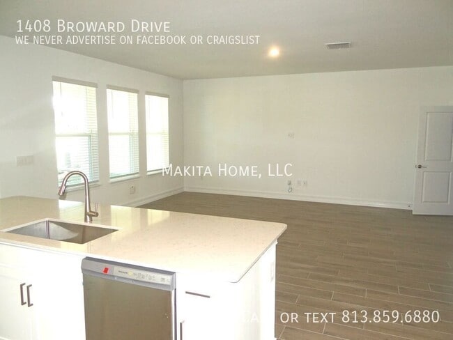 Building Photo - 1408 Broward Dr