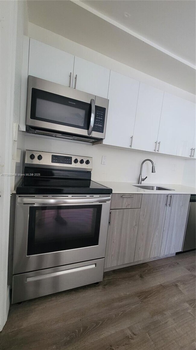 Foto del edificio - 2150 SW 26th St