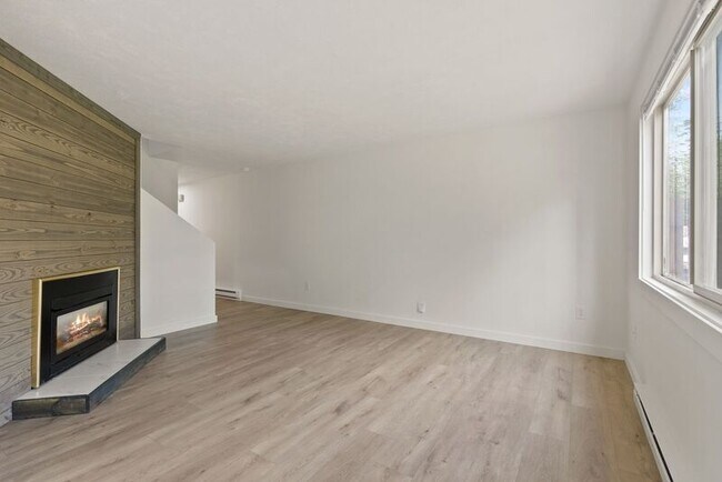 Building Photo - 208 W 13th Ave