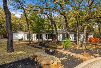 Building Photo - 504 Chisolm Ct