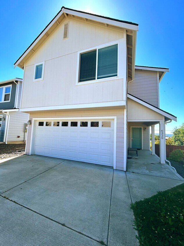 Primary Photo - Newly Built 4bd 2.5ba in LSSD