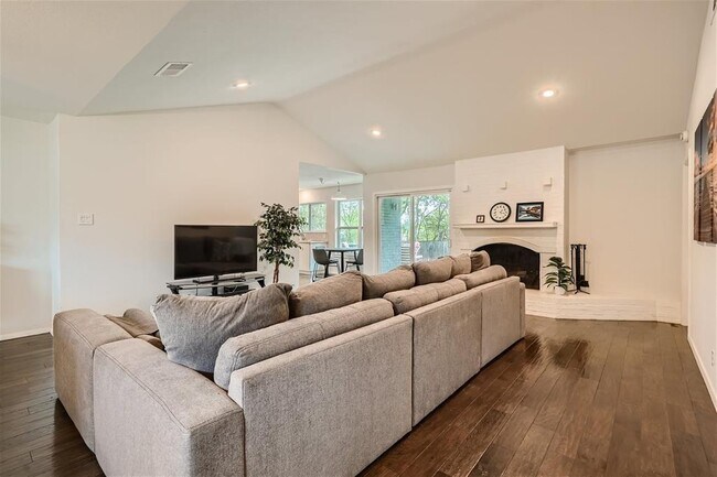 Foto del edificio - 6614 Ashland Dr