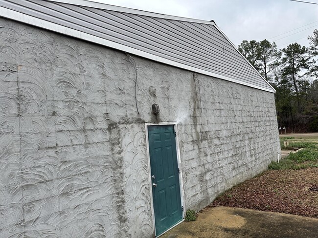 Building Photo - 1756 MS-363