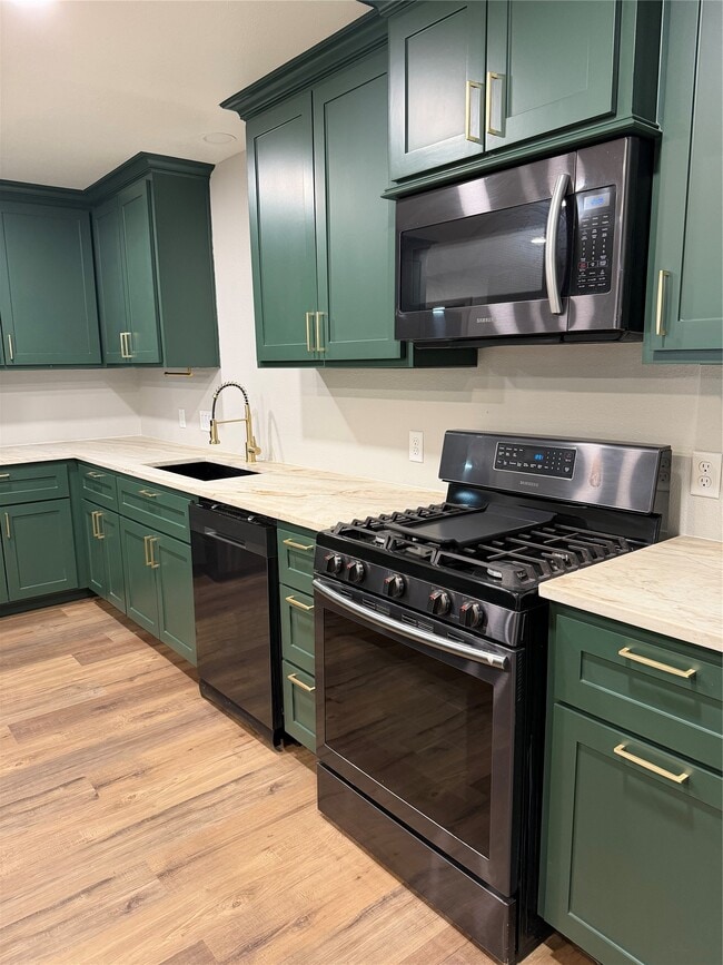 Building Photo - 1508 Hemlock Dr