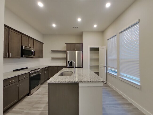 Building Photo - 22843 Terrazzo Dr