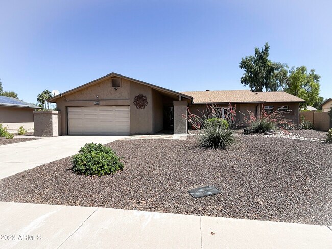 Building Photo - 9466 E Laurel Ln
