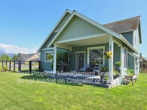 Building Photo - 810 Sisters Ct