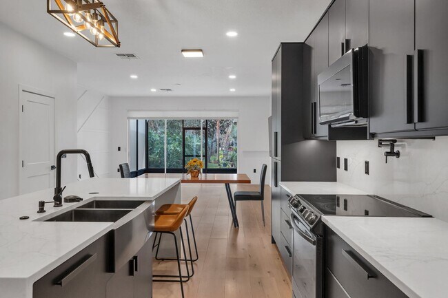 Foto del edificio - 2170 Stockton Dr