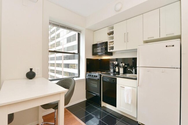 Building Photo - 1 bedroom in New York NY 10019
