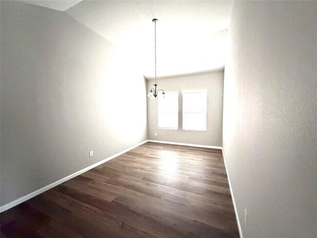 Foto del edificio - 17205 Borromeo Ave