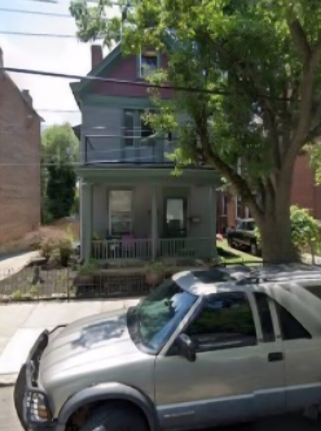 Building Photo - 231 Emming St