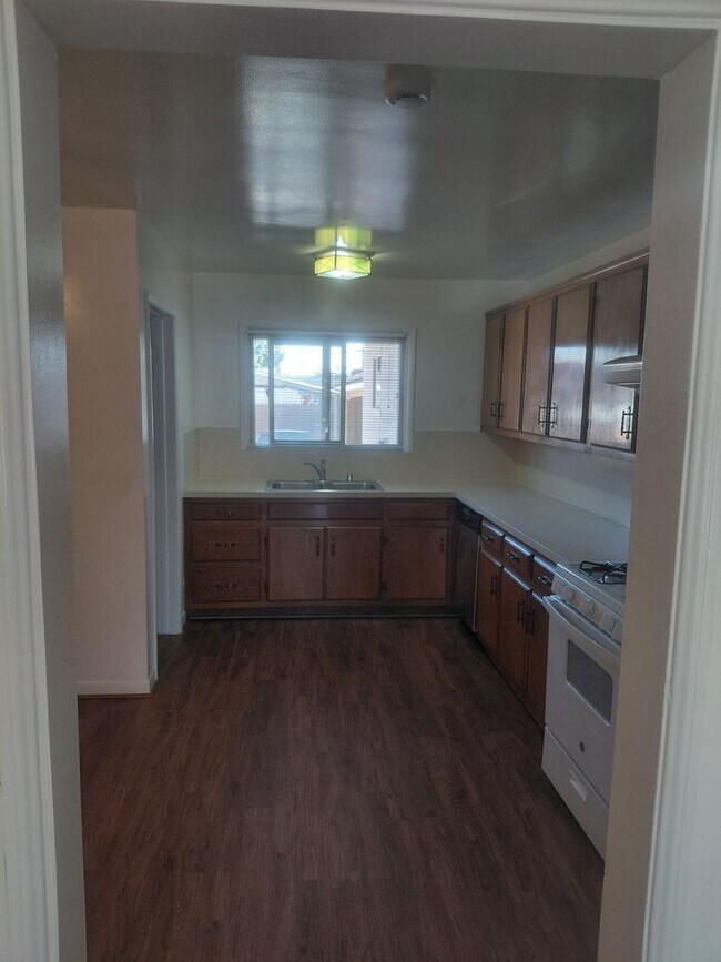 Foto del edificio - Charming Two Bedroom / One Bath Home! Very...