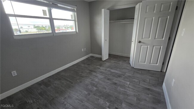 Foto del edificio - 4952 Vincennes St