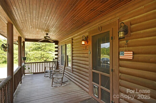 Foto del edificio - 187 Rustic Rd