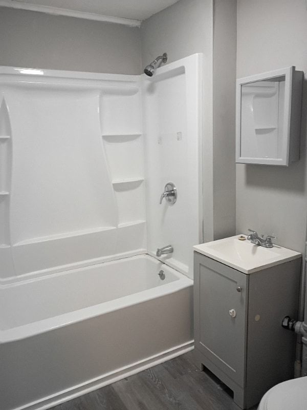 Building Photo - 19 Seymour St