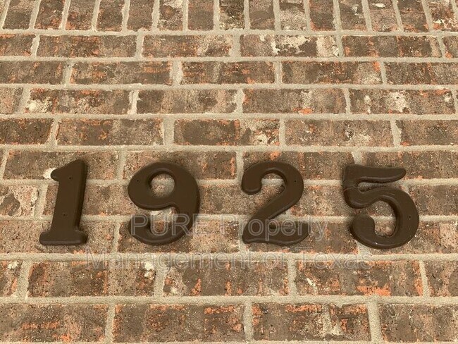 Building Photo - 1925 Nicole Cir